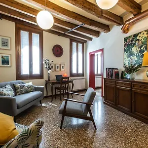 Appartamento Riva De Biasio Charming, Venezia